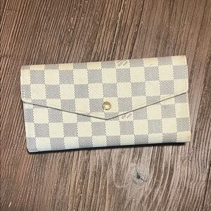 Checkered Cream and Gray Women's Wallet